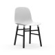Sedia Form Chair Gambe in Rovere Verniciato Nero Normann Copenhagen